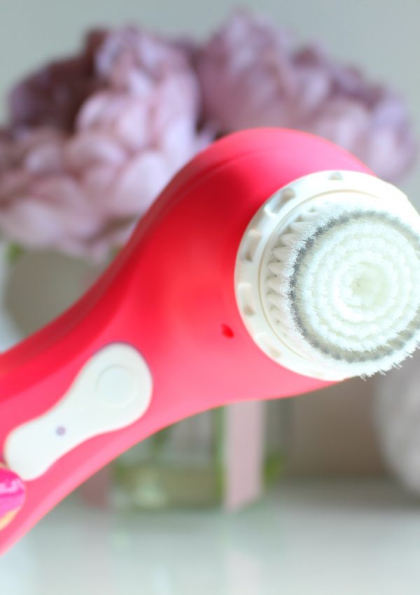 Magnitone Lucid facial brush
