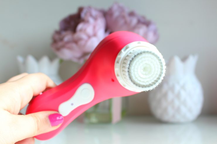 Magnitone Lucid facial brush