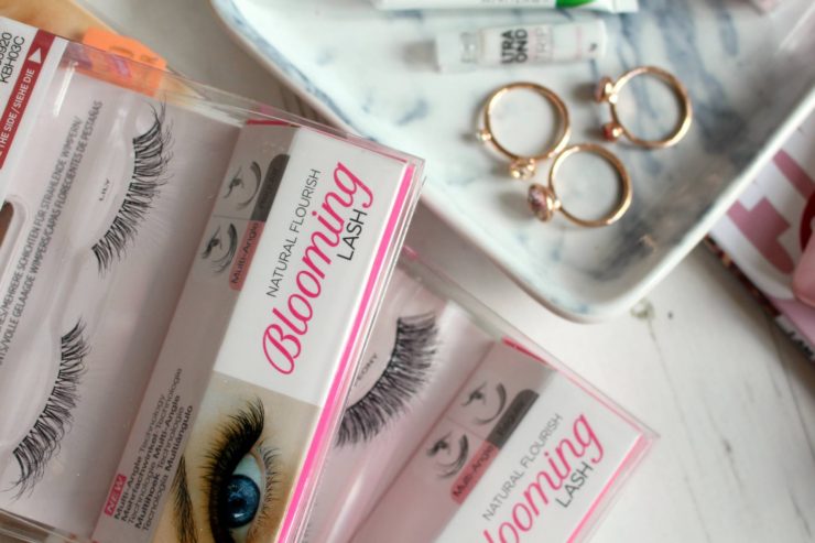 How to apply false eyelashes like a pro - Midsize Steph